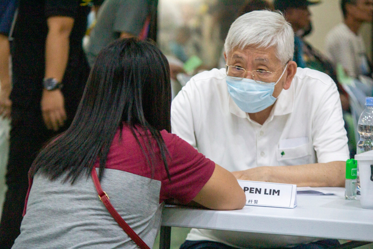 A patient undergoes a thorough consultation at the general medicine area.