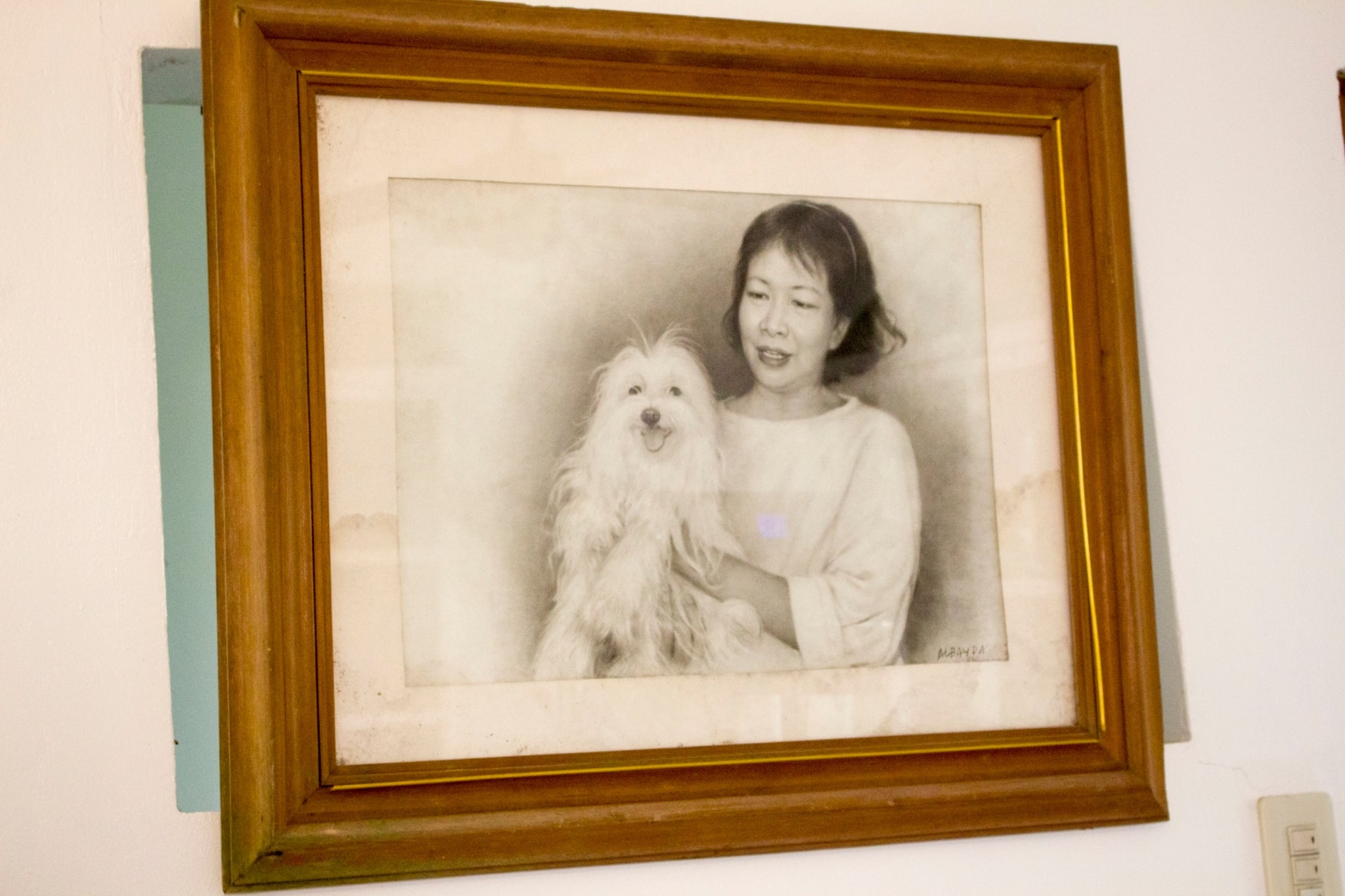 A sketched portraint of Sonya Garcia with one of her dogs.【Photo by Matt Serrano】