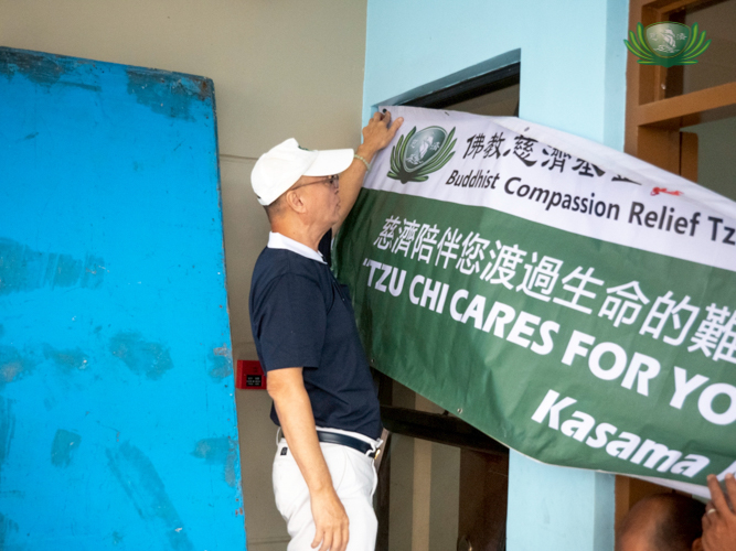 On August 7, Tzu Chi volunteer Luis Diamante was one of the volunteers who led the stub distribution for beneficiaries in Brgy. San Miguel, Hagonoy, Bulacan.