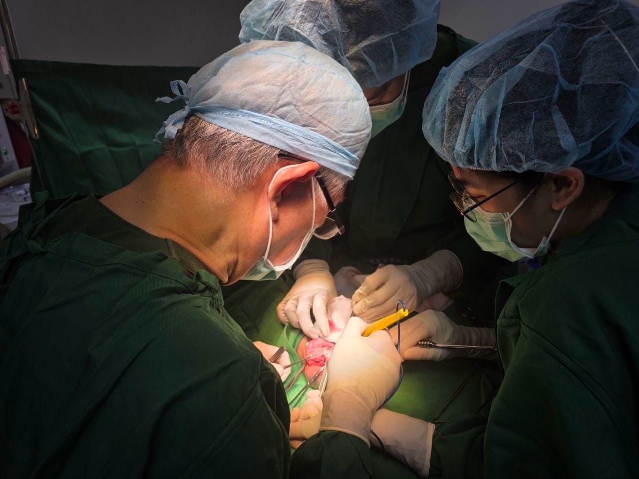 On August 27, Cyril Asher Aguila successfully underwent resection of the right ankle led by Dr. Jo Qua. 
