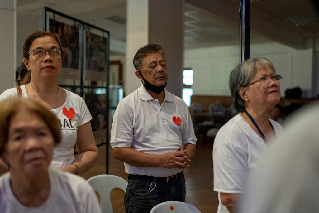 Medical assistance beneficiary Roberto Evangelista (center) didn’t think twice about looking after his ill mother, despite his own health concerns. “That’s all I could do for my parents. Even when I was sick, I felt the importance of obedience, respect, and love for them.”