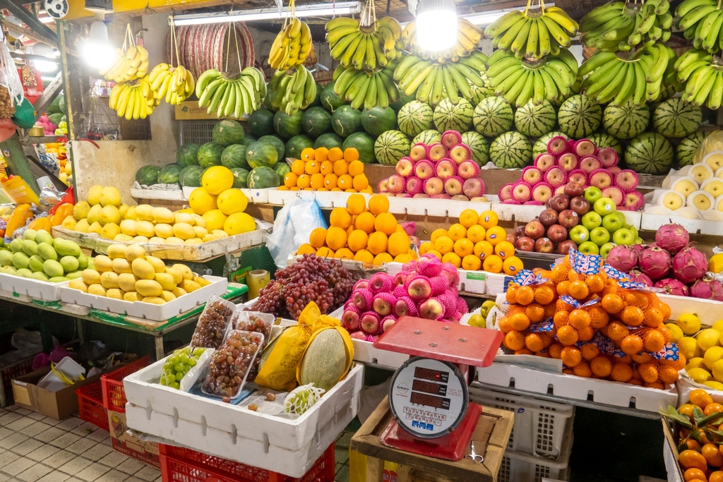 There’s no shortage of fresh fruits and vegetables at the Farmers Market. 