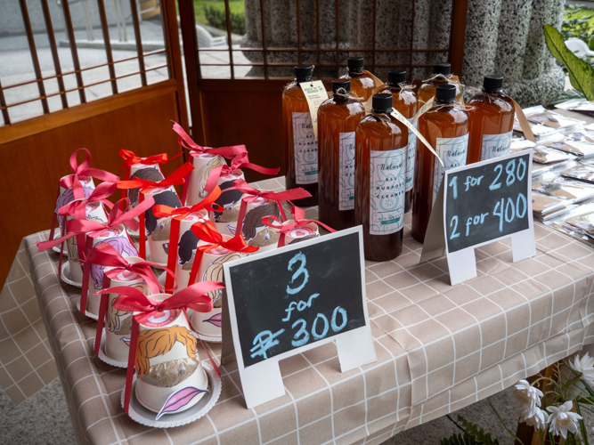 Encouraging environmentally friendly practices, the preschool shows off its handmade grass head plants and organic eco-enzyme cleaning solution made by Tzu Chi’s Waste to Wonder initiative.