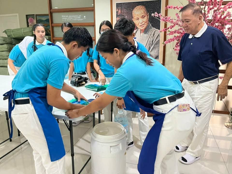 Carll Maverick Salac (first from left) takes an active role in various initiatives led by Tzu Chi Zamboanga.