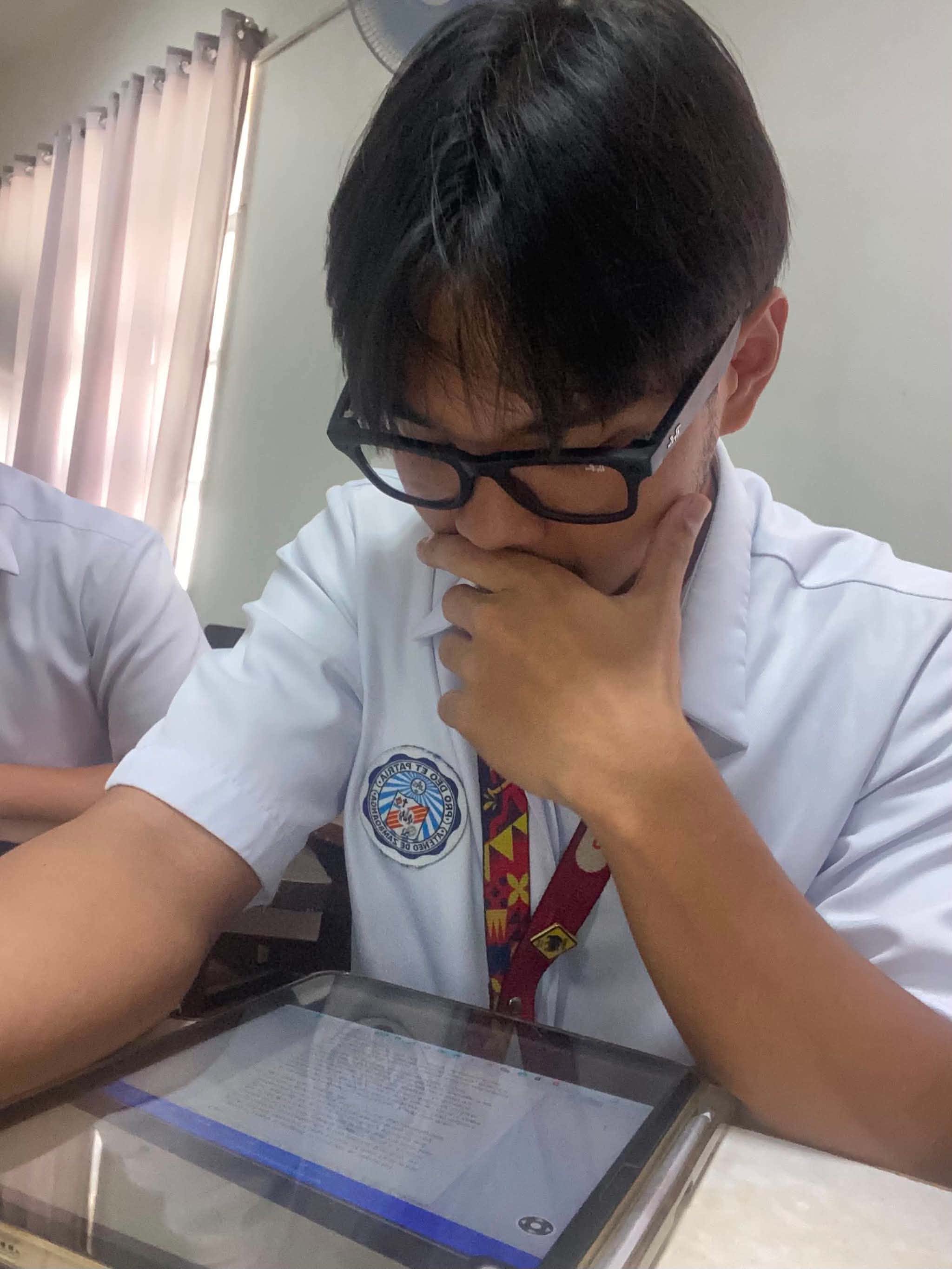 Despite his visual impairment, Gio Pamintuan perseveres in his studies, using technology and determination to pursue his education.