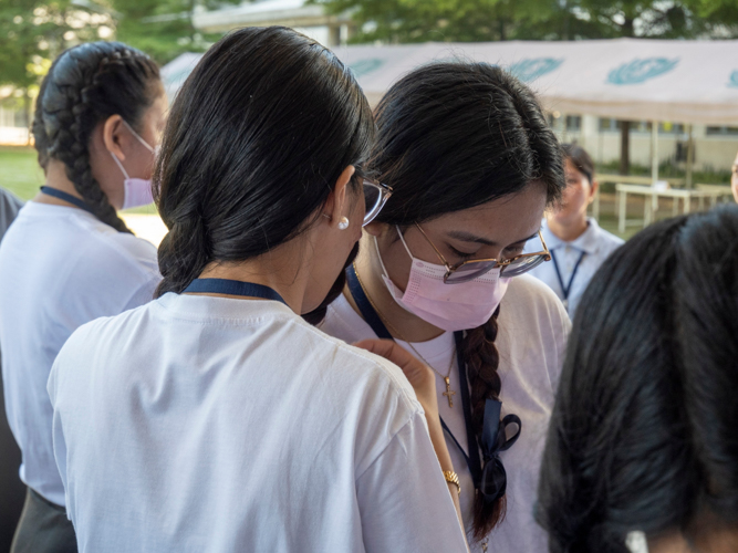 In a “Pass the Message”-inspired game, a scholar whispers a chosen aphorism to the first in a line of scholars.