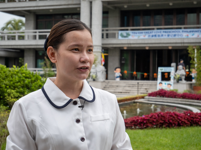 Tzu Chi Great Love Preschool Philippines Teacher MJ Seno is a licensed teacher who has been teaching for five years. 【Photo by Jeaneal Dando】  