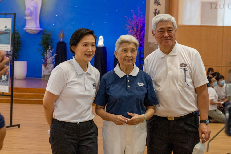 Volunteers for life (from left) former Tzu Chi Youth member Dr. Bea Ang, former Tzu Chi CEO Linda Chua, and medical mission organizer Dr. Jo Qua continue to offer their expertise at Tzu Chi's latest medical mission.【Photo by Matt Serrano】