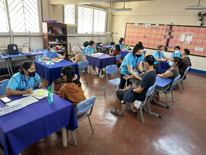 Tzu Chi medical missions are usually held in public schools because of their multiple rooms and accessibility. Here, doctors convert classrooms into clinics, where consultations can be conducted simultaneously. 