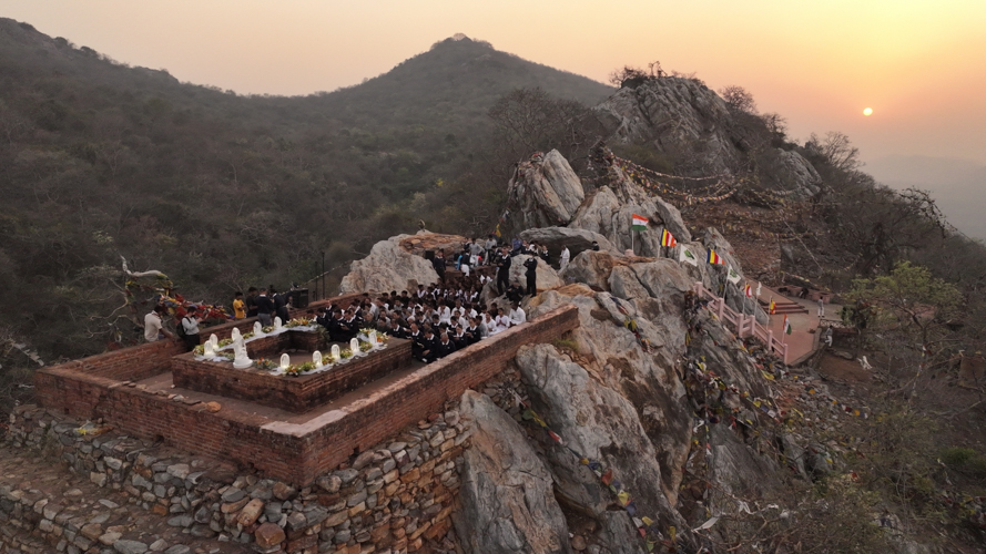 In a momentous achievement, the Tzu Chi Foundation marked its 58th anniversary on May 2 at the revered pilgrimage site of Vulture Peak in Rajgir, Bihar, India.【Photo by 攝影者 許俊吉 Hsu Chun-Chi】