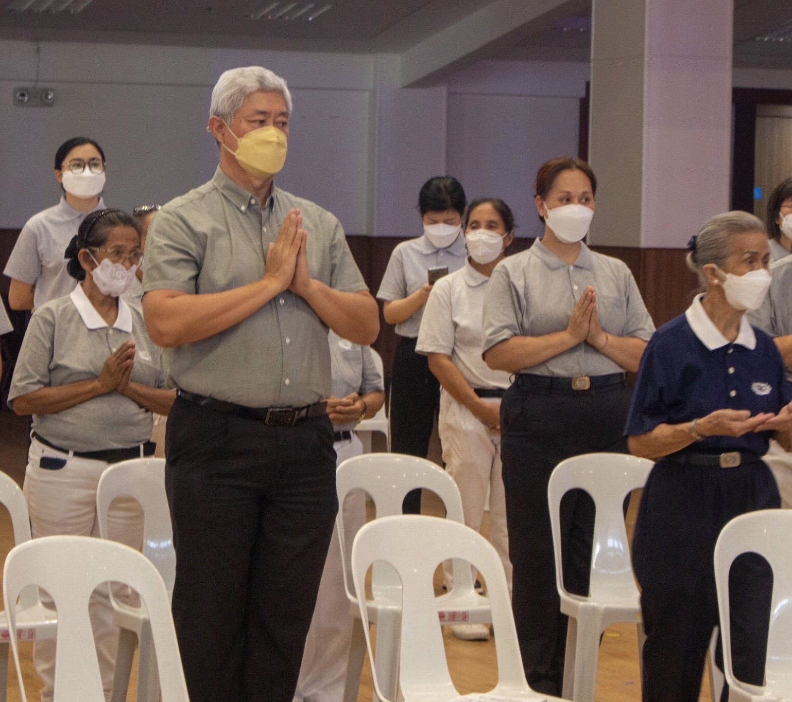 TIMA (Tzu Chi International Medical Association) co-founder Dr. Jo Qua joins volunteers in commemorating the auspicious event. 【Photo by Mavi Saldonido】