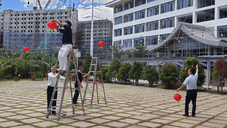 Tzu Chi volunteers covered all the bases in ensuring the Honorary Members Chinese New Year Get-Together would be an unforgettable experience. 【Photo by Matt Serrano】
