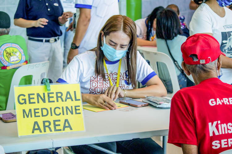 Each registration area is categorized by the area of medical care that is provided. 【Photo by Marella Saldonido】