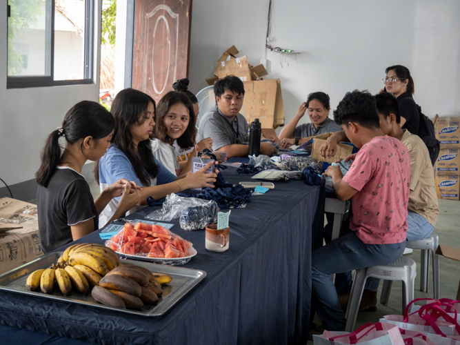 Tzu Chi scholars contributed to the preparations for both the turnover and the medical mission that took place in Palo.