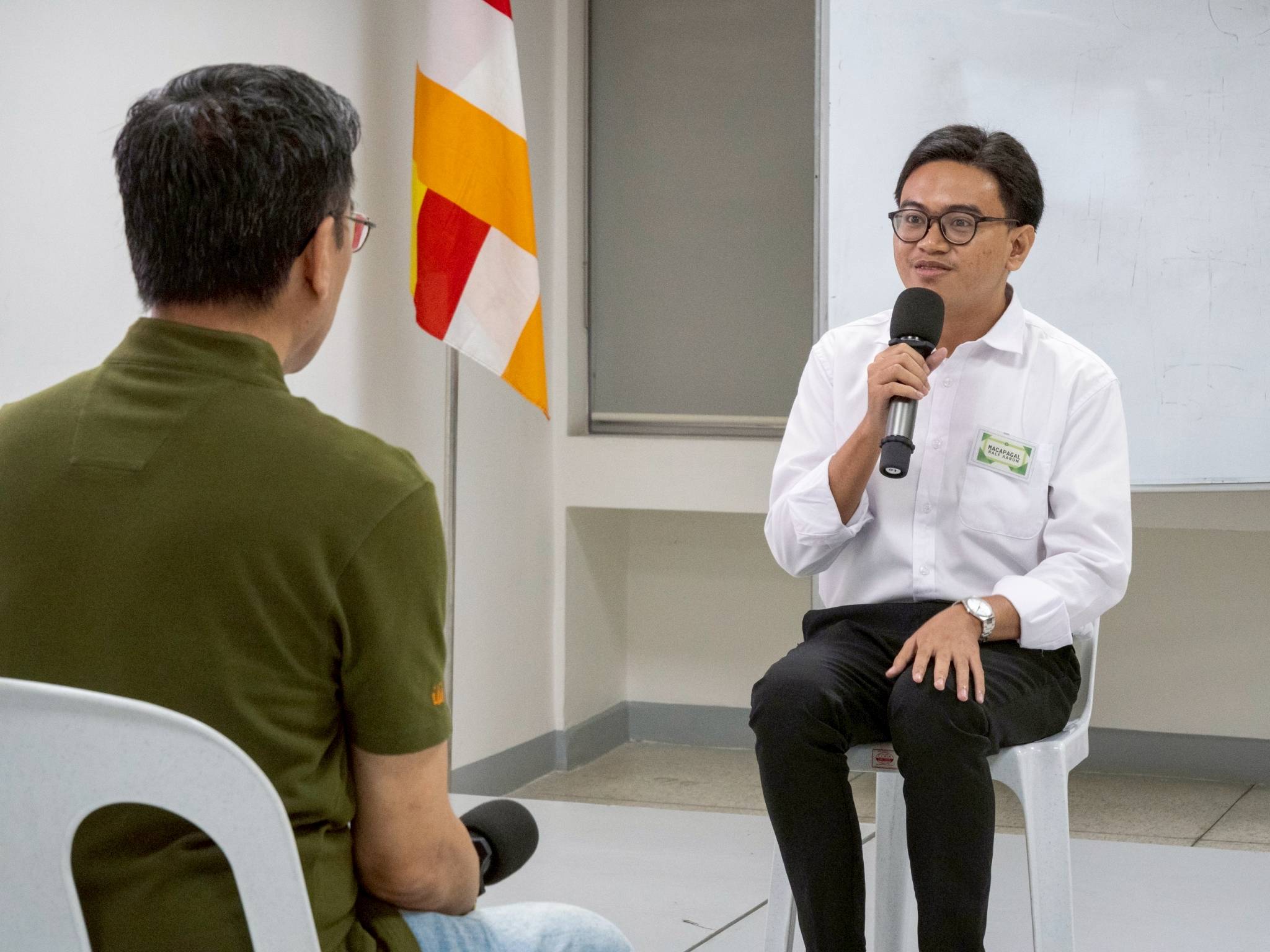 Ralf Aaron Macapagal took part in a quick on-stage activity, answering a few questions in front of the audience.