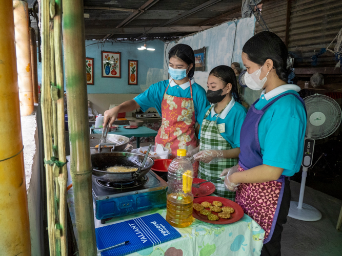 These scholars contribute fairly to the division of labor, from preparing ingredients to cooking.