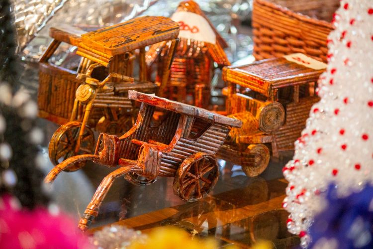 Traditional Filipino ornaments such as mini tricycles and carriages are made and hand-painted. 