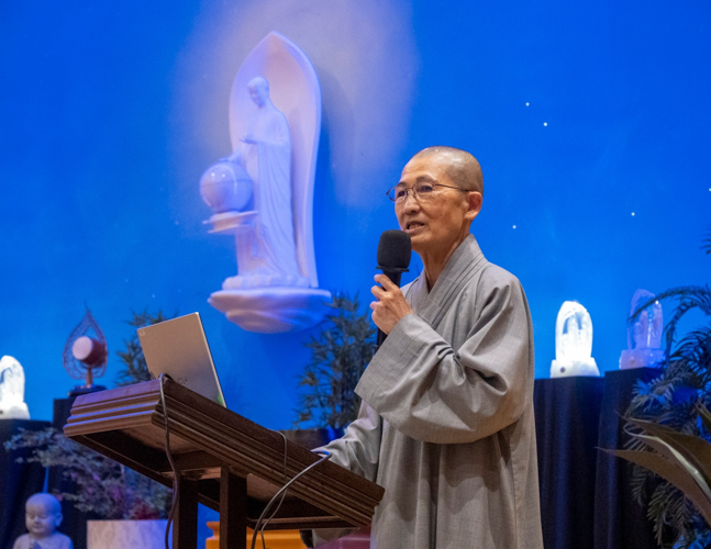 “We have to be grateful to those in need that they give us a chance to help them,” Dharma Master De Bei said, emphasizing that Tzu Chi is a gratitude family.