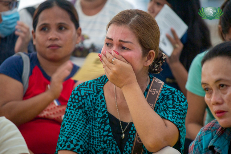 Marlyn Rosagaran, a resident of Barangay Dumlog became emotional upon learning that her family would receive financial assistance.