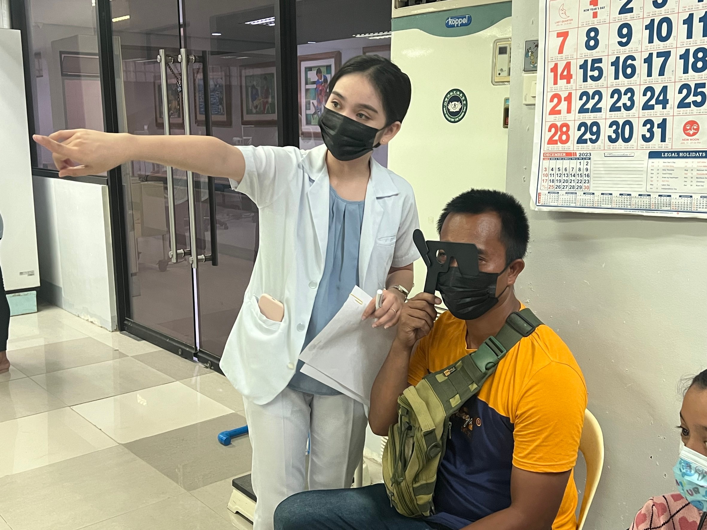 Andrea Bonife Ibañez gains hands-on training experience at Zamboanga Tzu Chi Great Love Eye Center, where she assesses and diagnoses people with vision problems.