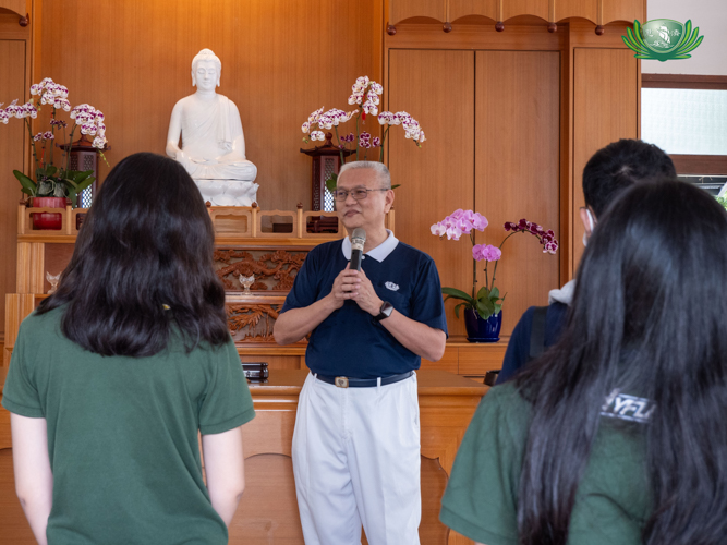 Tzu Chi volunteer Lino Sy tours students in the Jing Si Abode.