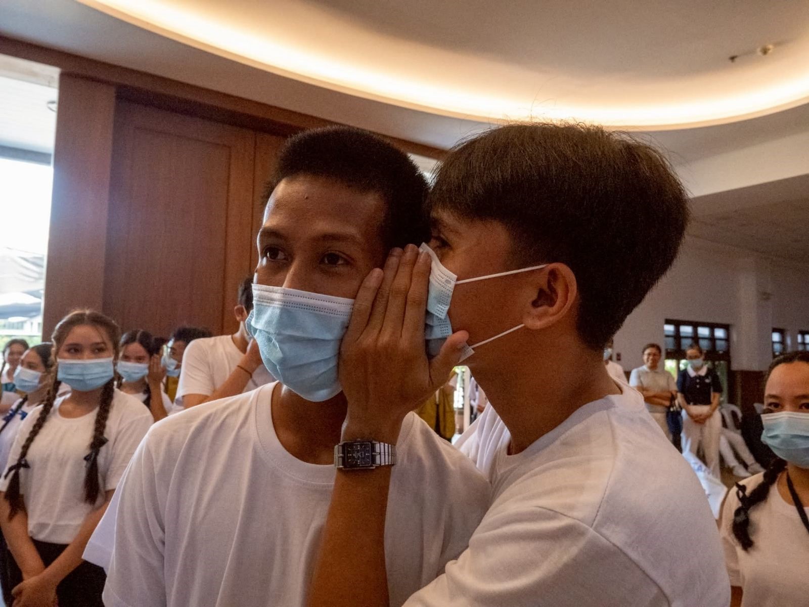 走進靜思堂,學員們透過「傳播靜思語」的遊戲進行默契與溝通訓練。