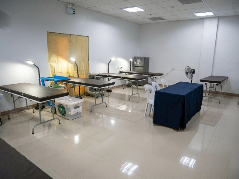 The surgery room was neatly arranged and well-organized. All necessary materials were brought by the Tzu Chi Foundation from its office in Sta. Mesa, Manila.