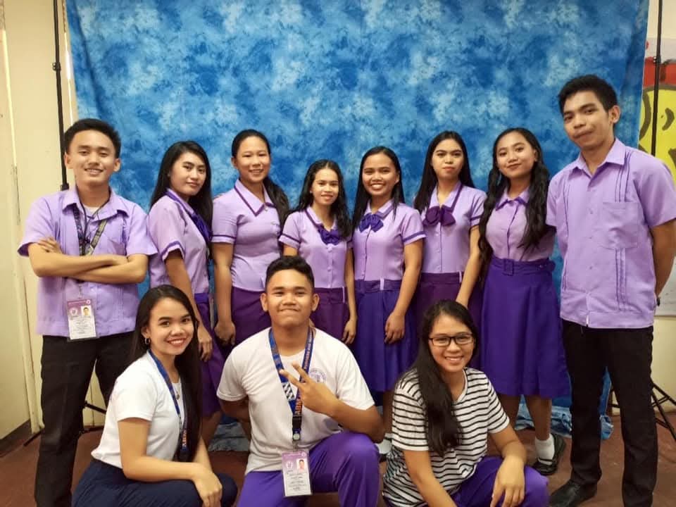 (Back row, fourth from left) Celebrating the end of her senior high school journey with schoolmates from Daniel R. Aguinaldo National High School / Photo courtesy of Mira Pondol