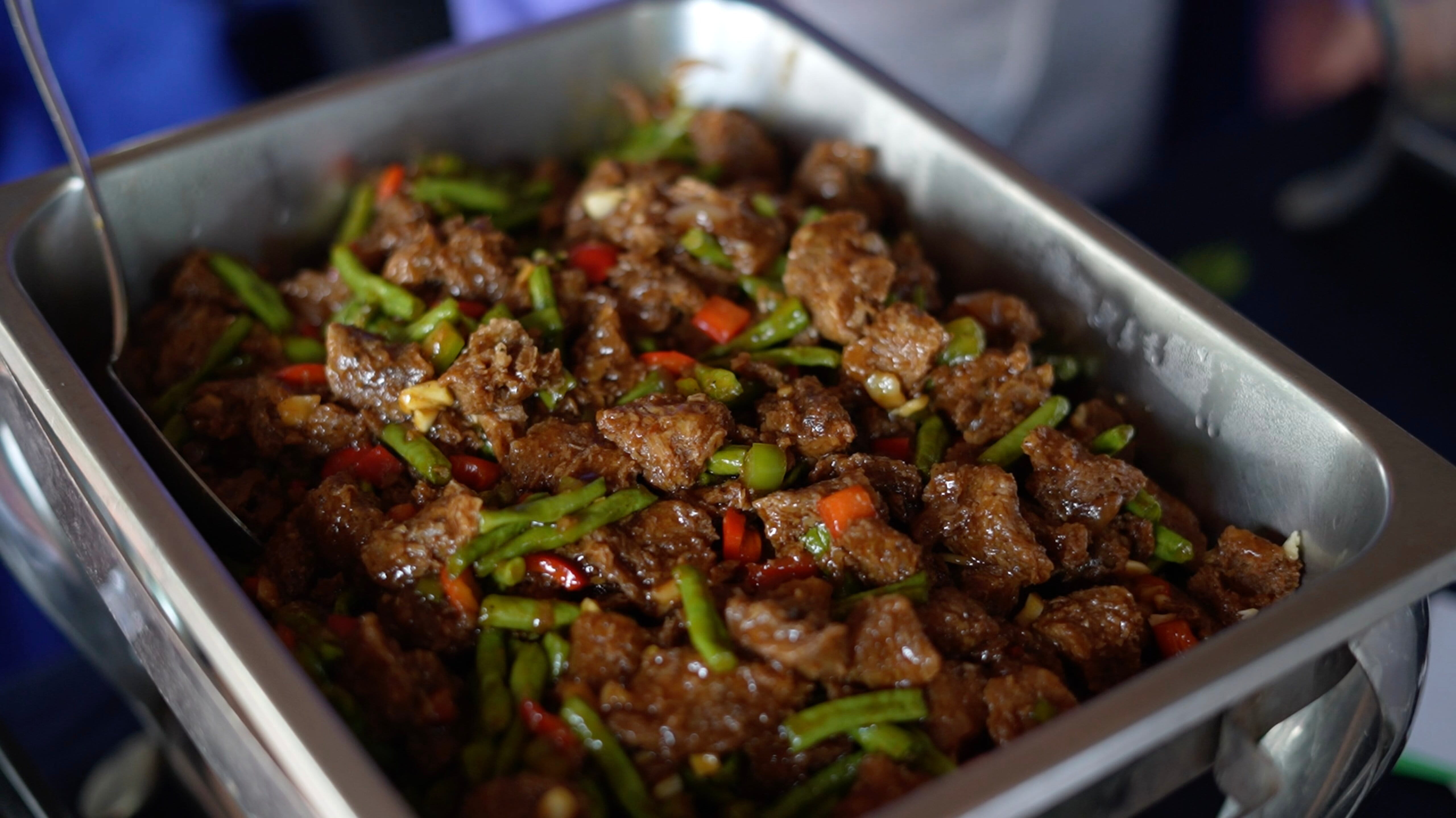 Plant-based salpicao won over students with its authentic taste, making it the most popular dish for repeat orders.