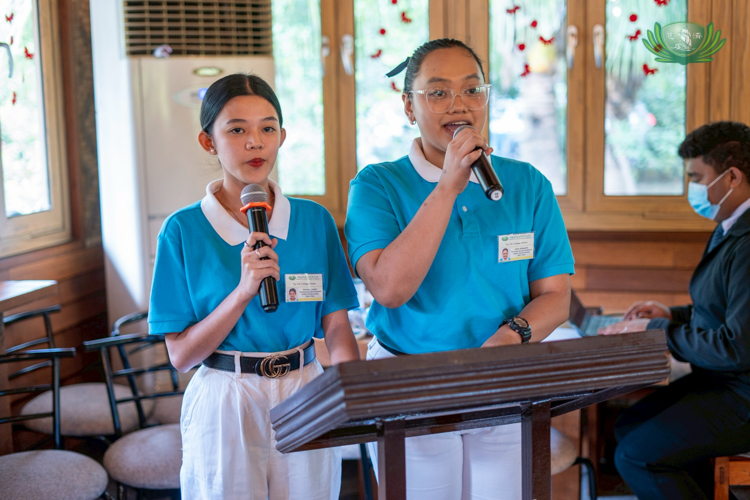 Tzu Chi scholars Lovely Almiranez (left) and Krishianel Jarina (right) from PLMar hosted the signing of the memoranda. 
