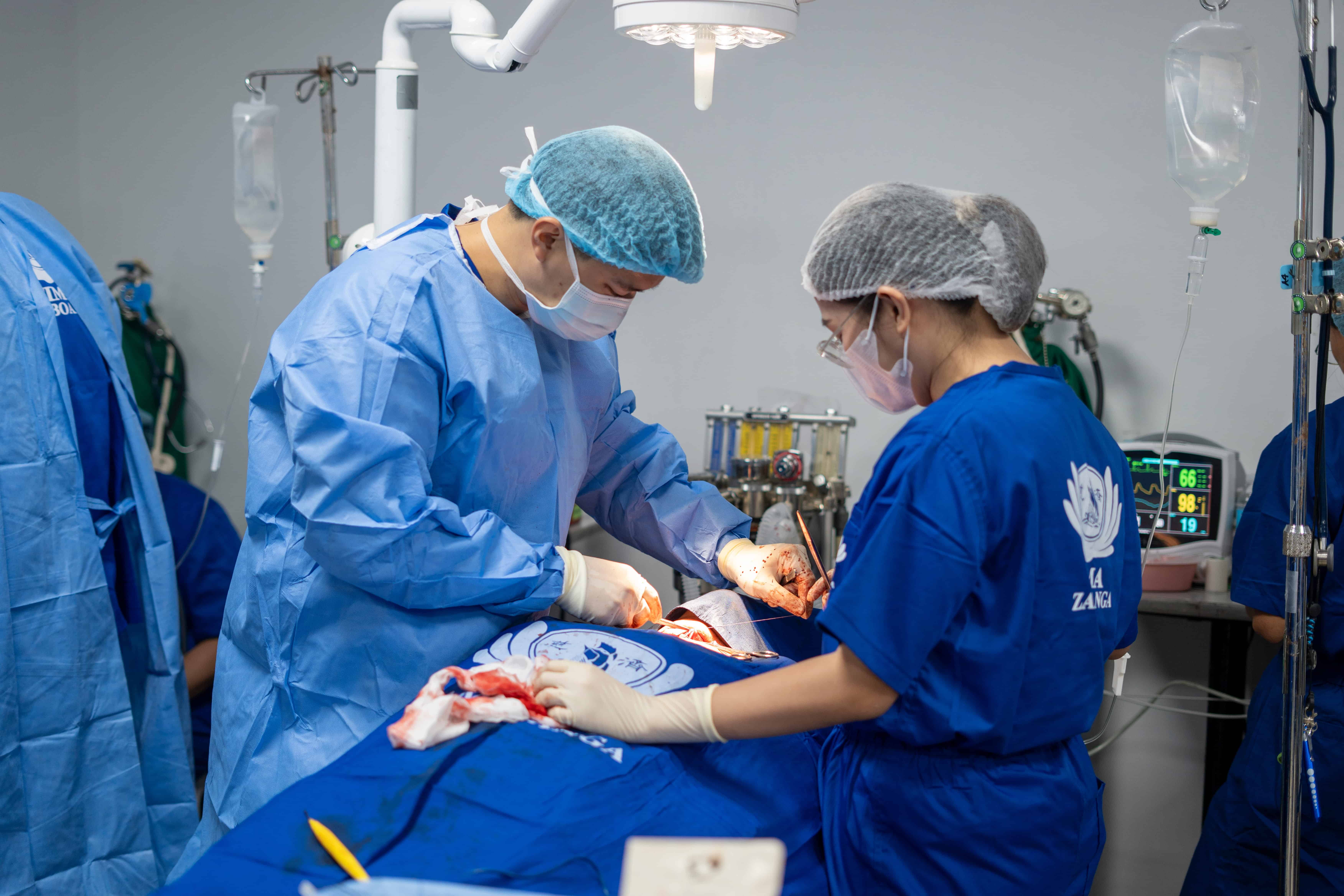 Before Merlyn Abad’s operation, she shared how nervous she was, but she trusts that she will be in good hands. 