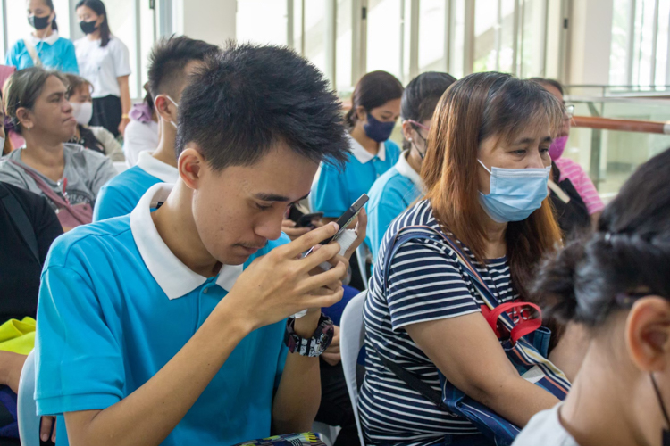 Edrian Delos Reyes (left) and his mom Felicitas attended the Reapplication program for Tzu Chi scholars last September. Diagnosed at 15 with Lever's Hereditary Optic Neuropathy, the BS Computer Science major from Divine Mercy College Foundation, Inc. needs to hold his cellphone close to his face to read its contents. 