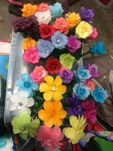 Jocelyn makes different kinds of acrylic flowers including roses, anemone, and marigolds, all of which can be made with many color options. 
