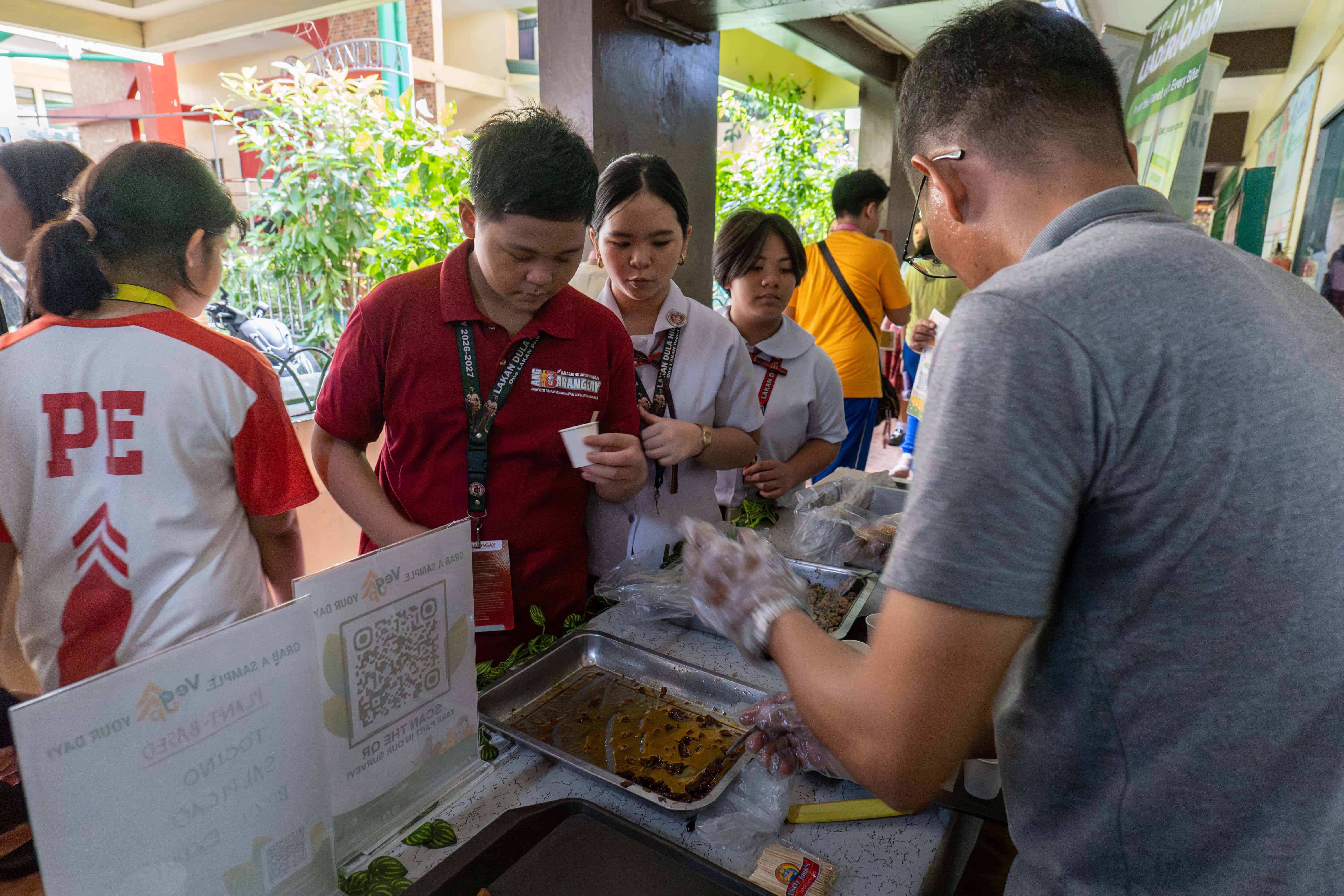 Students excitedly try the plant-based versions of salpicao, tocino, and Bicol Express.