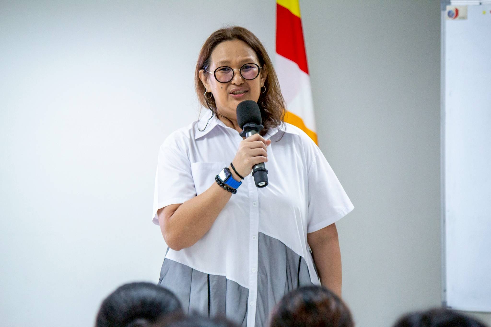 Interviewers from various industries, like Maridol Siapuatco, gave brief introductions and shared advice with the scholars, one by one.