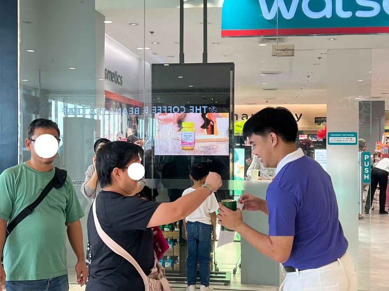 Shoppers at KCC Mall de Zamboanga are encouraged to donate any amount to support beneficiaries of Typhoon Tino in Cebu.  