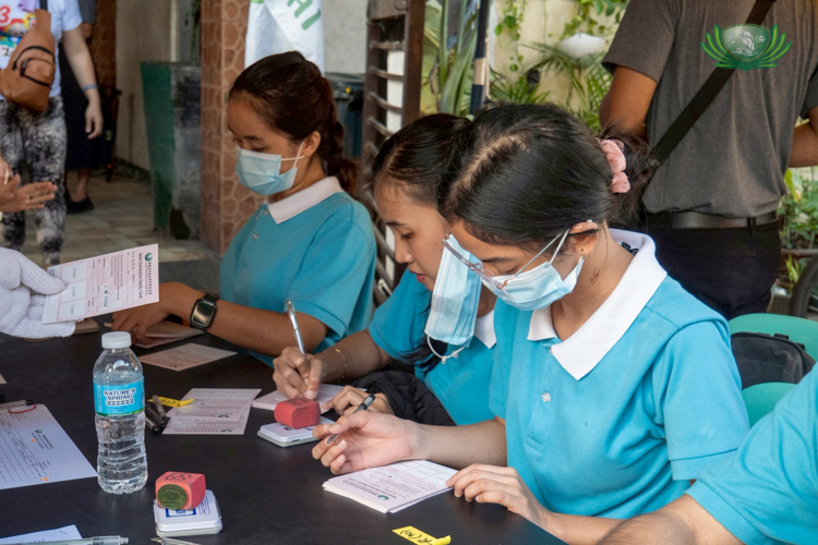 Tzu Chi scholars manage the registration area of the relief operations.