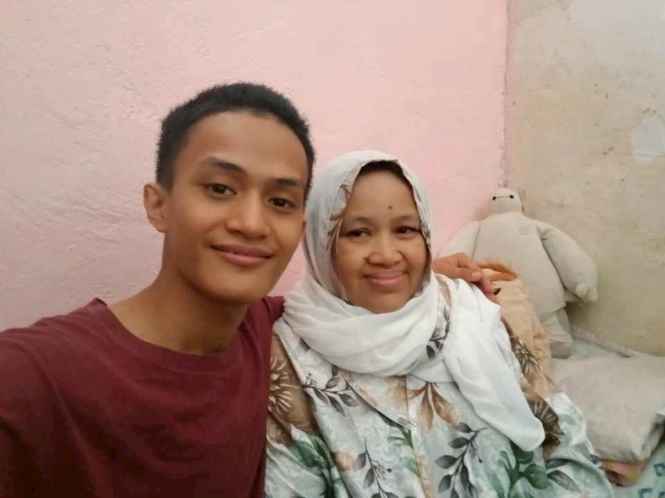 With support and determination, Abdul Karim Madale and his aunt, Bai Saman, face the future together. He carries the hope of giving back to his aunt in the years ahead.