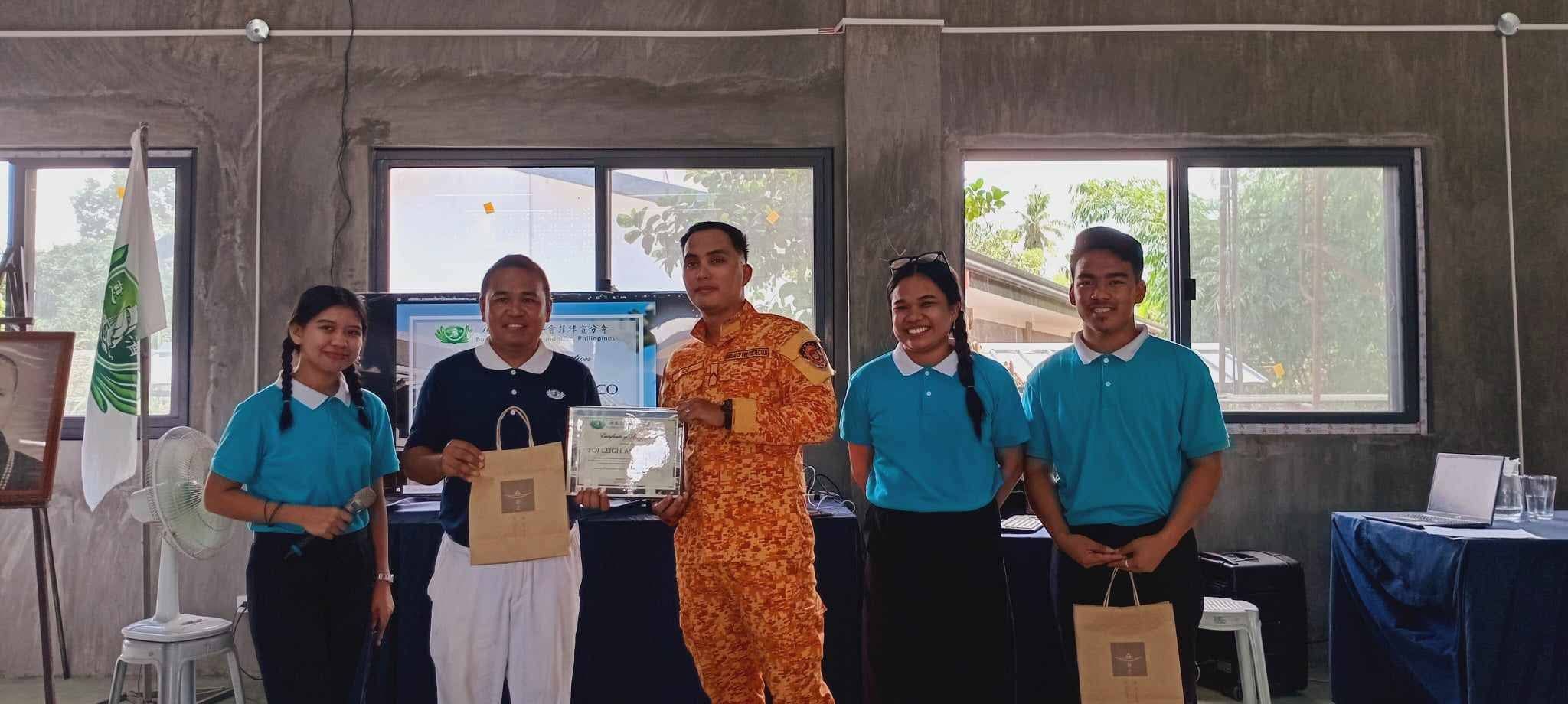 Tzu Chi Palo conducts monthly Humanity classes too. That’s Shekinah Salazar (first from left) volunteering for the event.