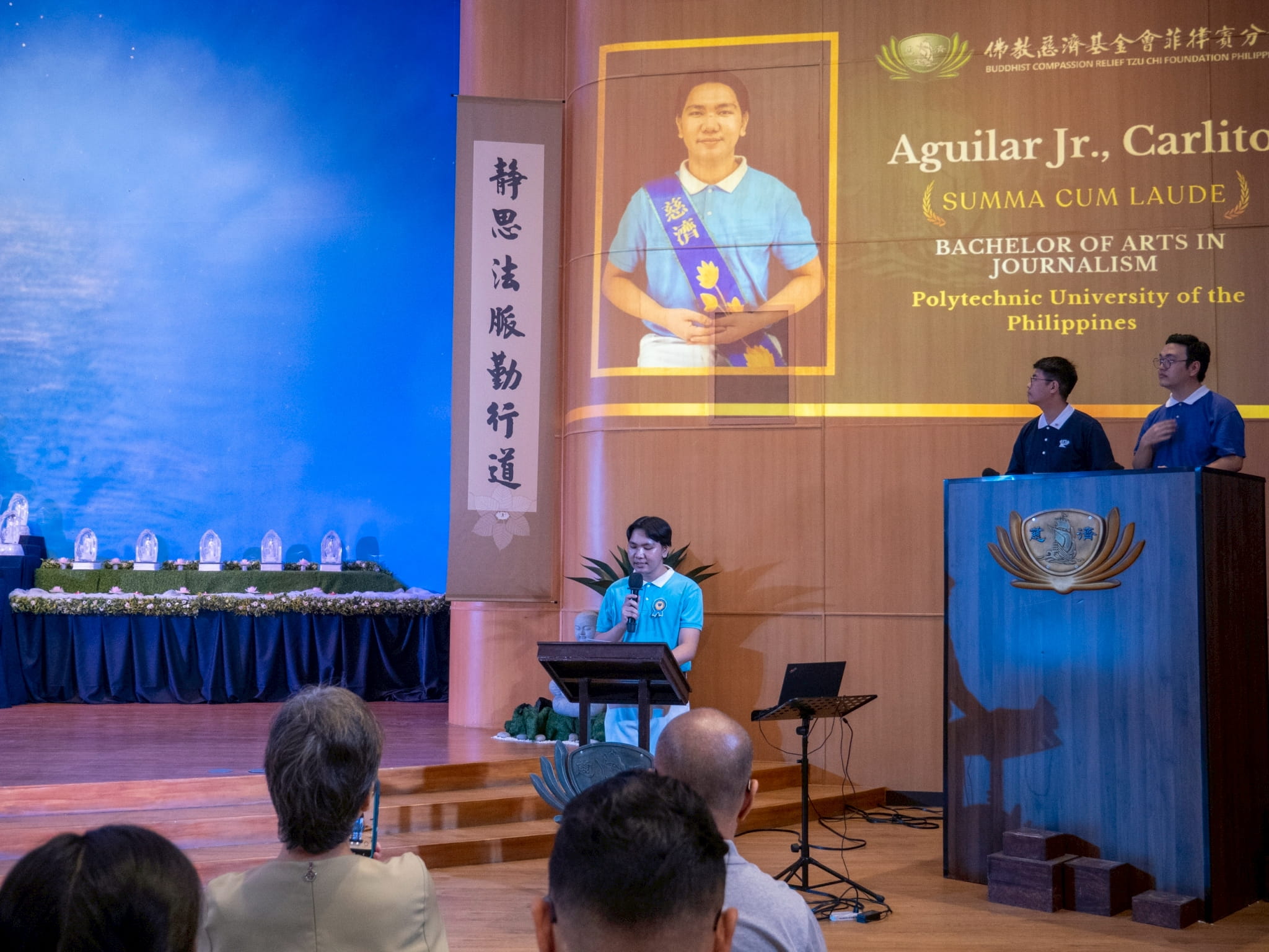 Carlito Aguilar Jr., the batch’s lone summa cum laude, delivers a speech before Tzu Chi scholars, volunteers, and donors.