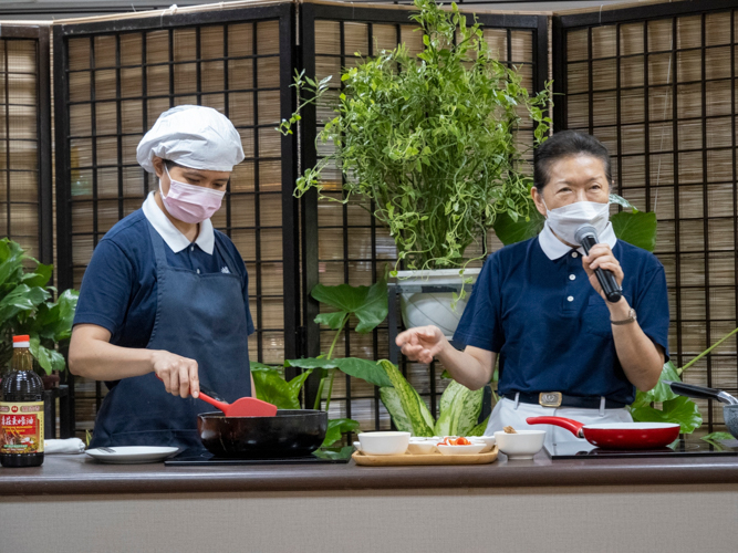 Tzu Chi Kitchen and Bakery volunteer Sally Yuñez does a live cooking demonstration of vegetarian salpicao, beans in coconut milk, and nangka nuggets, and nangka (jackfruit) nuggets.