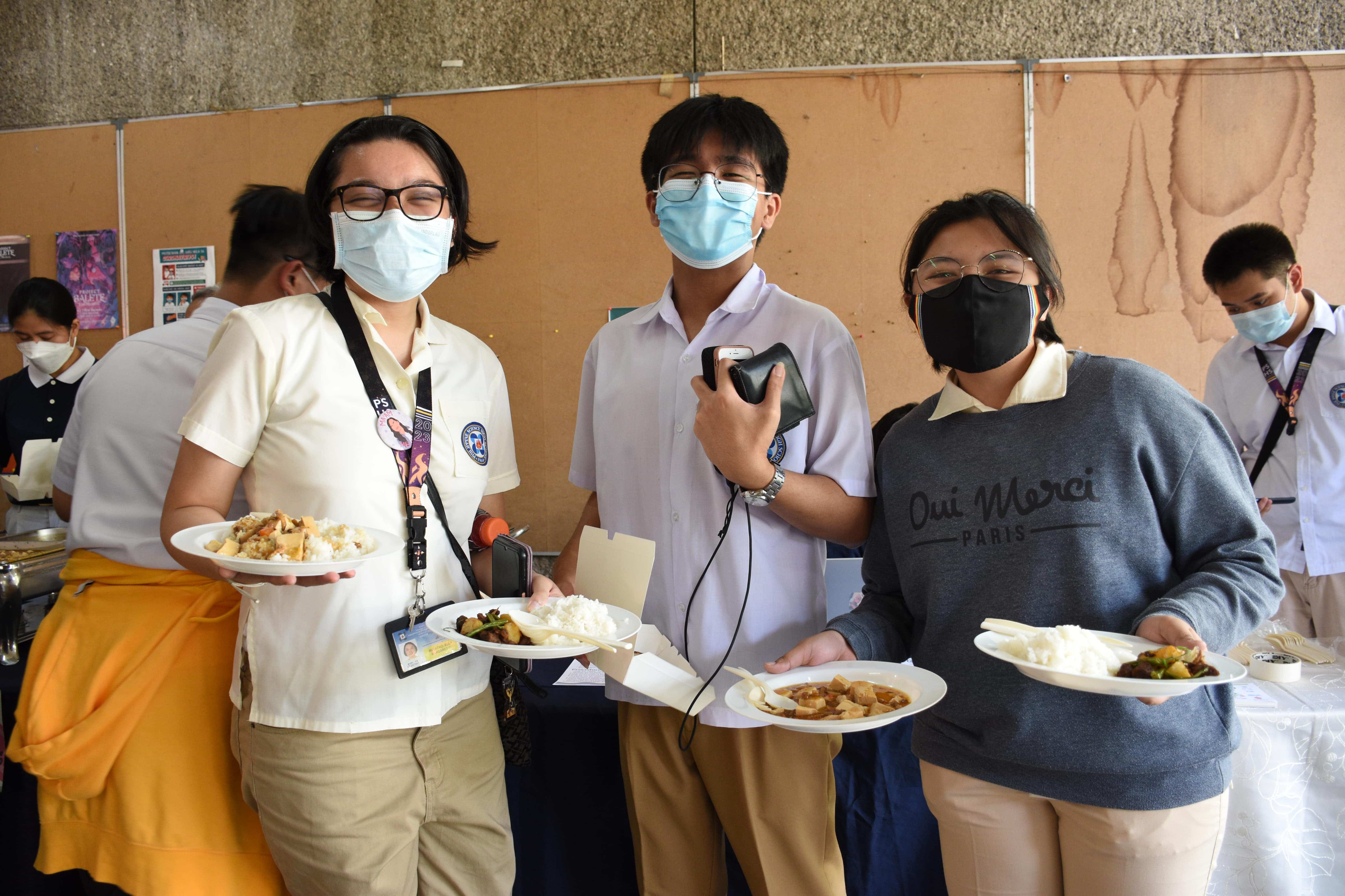 Philippine Science High School students enjoyed “Plant-Powered Pisay”’s vegan selections so much, they asked that it be a permanent part of the camp.【Photo by Lineth Brondial】
