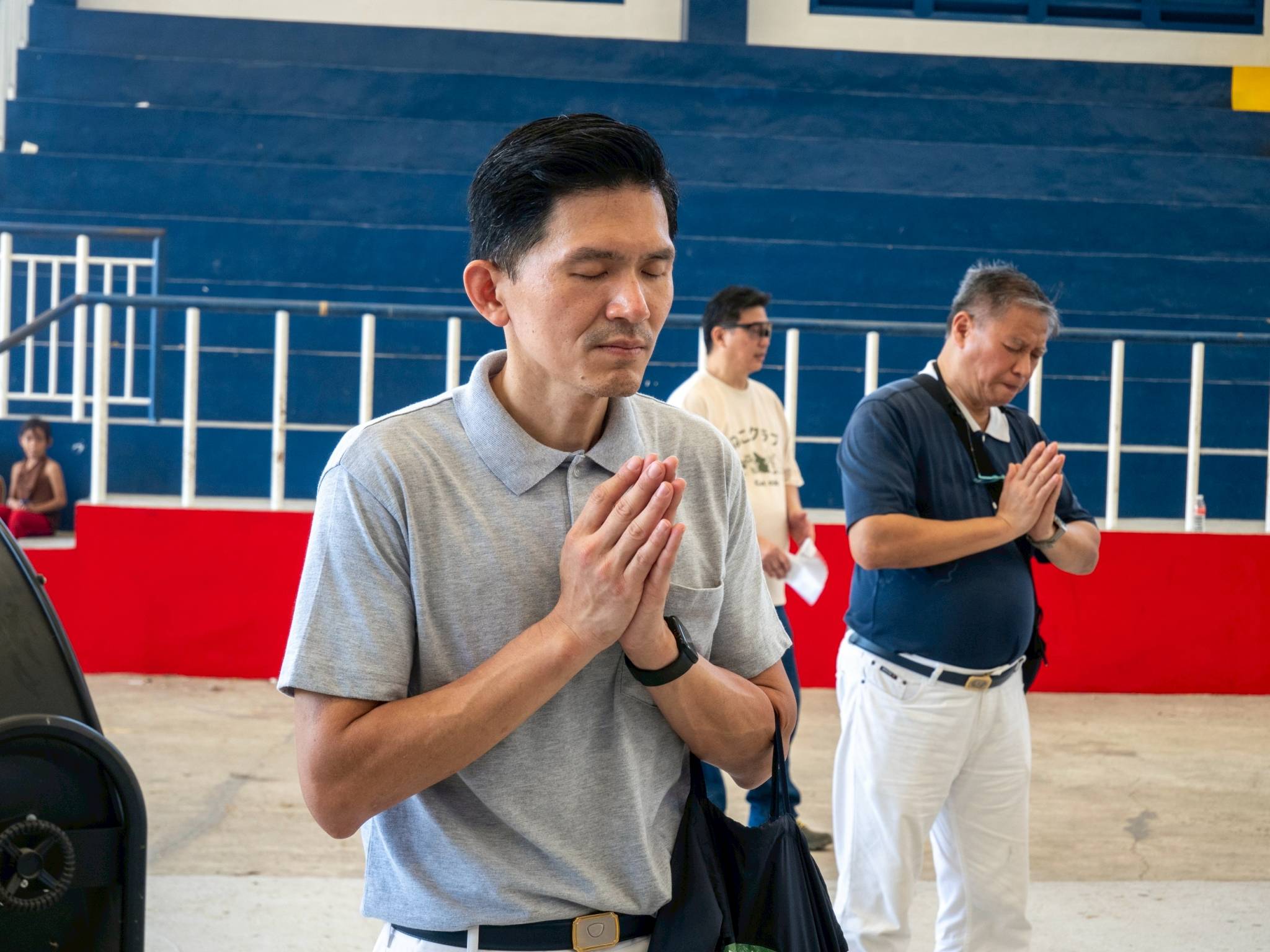 Tzu Chi Malaysia volunteer Sonny Cheah takes part in prayer, serving with compassion and dedication throughout the relief distribution.
