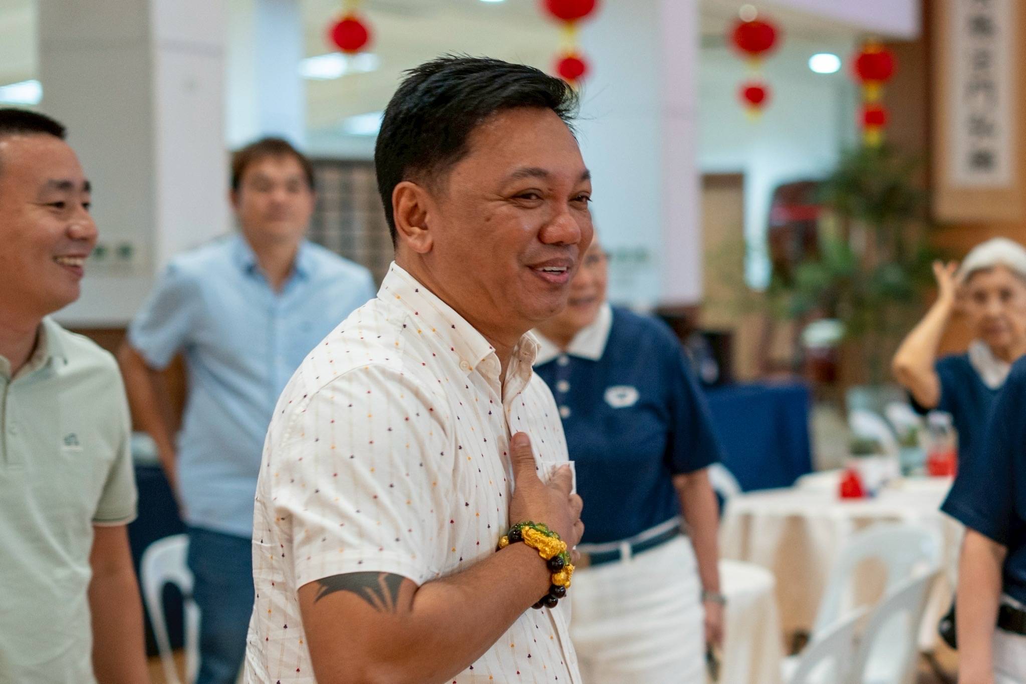 Mayor Richard V. Inciong of Victoria, Oriental Mindoro, could not hide his amazement at the size of the Buddhist Tzu Chi Campus and the kindness of the volunteers. “I told myself, ‘I wish to be a part of it.’ It would be a great honor for me to be part of your foundation.” 