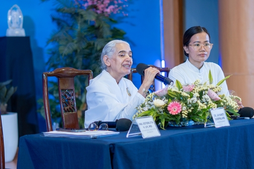 During her talk, BK Sr. Jayanti Kirpalani discussed consumerism and how this affects our environment and resources. “Human beings have managed with their high intelligence to actually destroy our own home, this very precious planet,” she expressed.