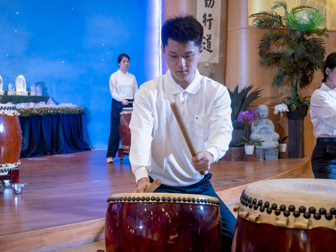 Youth volunteers deliver a rousing performance in striking the Great Dharma Drum.