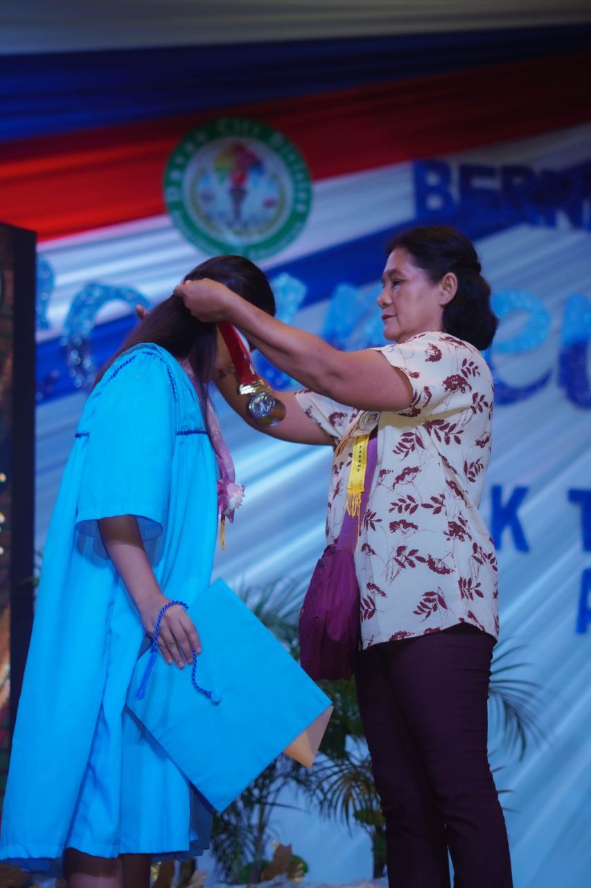 After her exemplary senior high journey, Mariel Gencianos is now an upcoming fourth-year college student pursuing an education course.   “I want to be a role model to my siblings who are also set to enter college soon.”