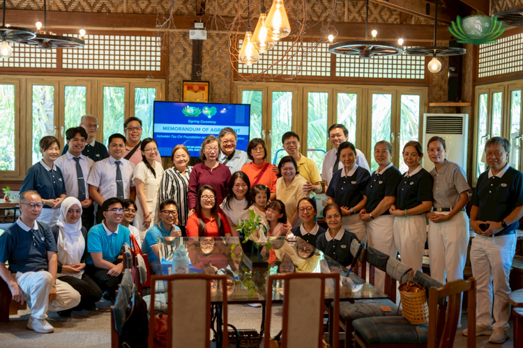 Tzu Chi volunteers and representatives of JMK Charitable Foundation, Inc., gather for a group photo after a fruitful afternoon of sharing and pledging support.