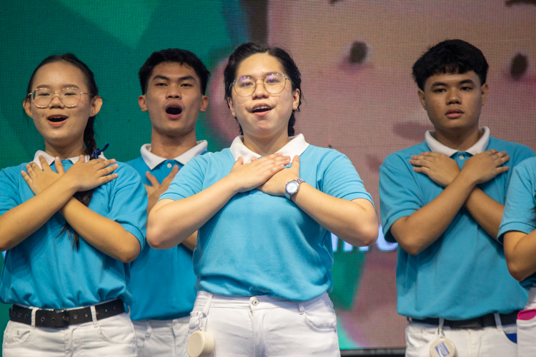 Andrea Beatrice Cantiga (second from right) performs the “Children of the Earth” sign language with the Tzu Chi Scholars’ Chorale.