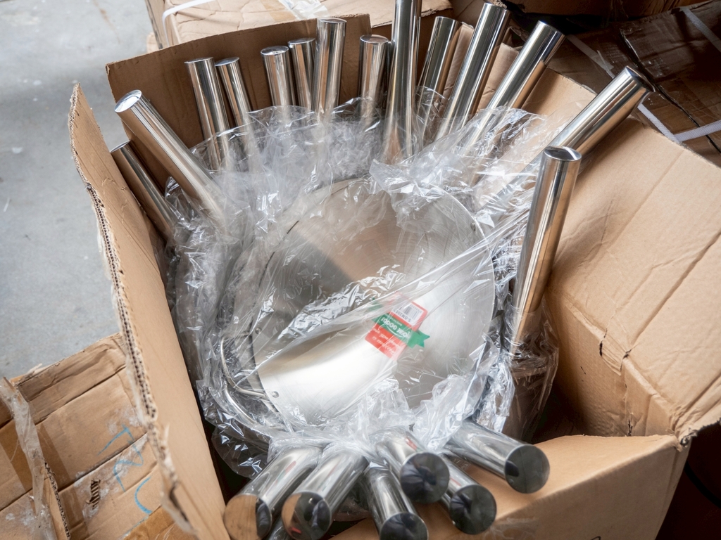 To help them begin gathering resources once more, kitchen items like pans are provided.